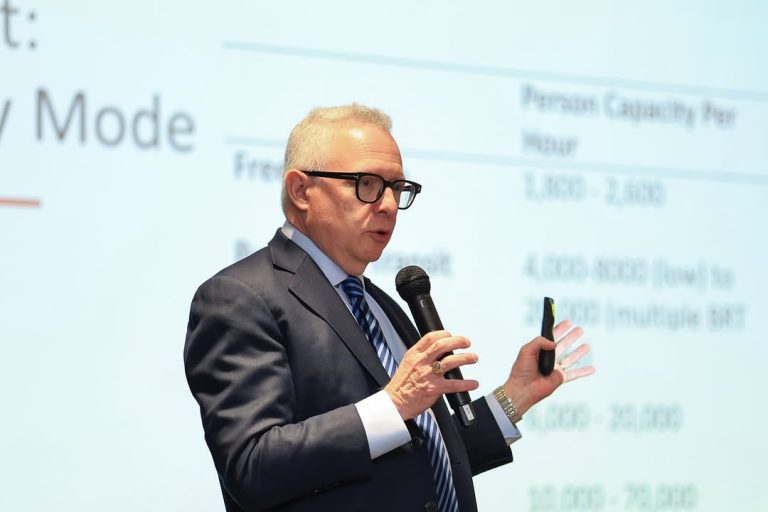 A huge thank you to everyone who joined the Trojan Talk Series with Ari Firmandi, Director at Ernst & Young. Together, we explored bold ideas, broke boundaries, and challenged the traditional paths to success. (2)